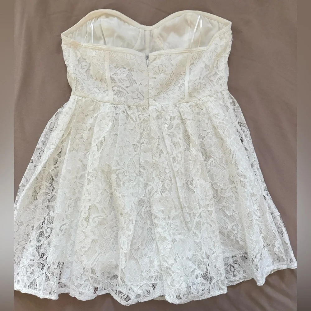 12th Tribe Giuliana White Lace Romper NWT - Picture 5 of 8